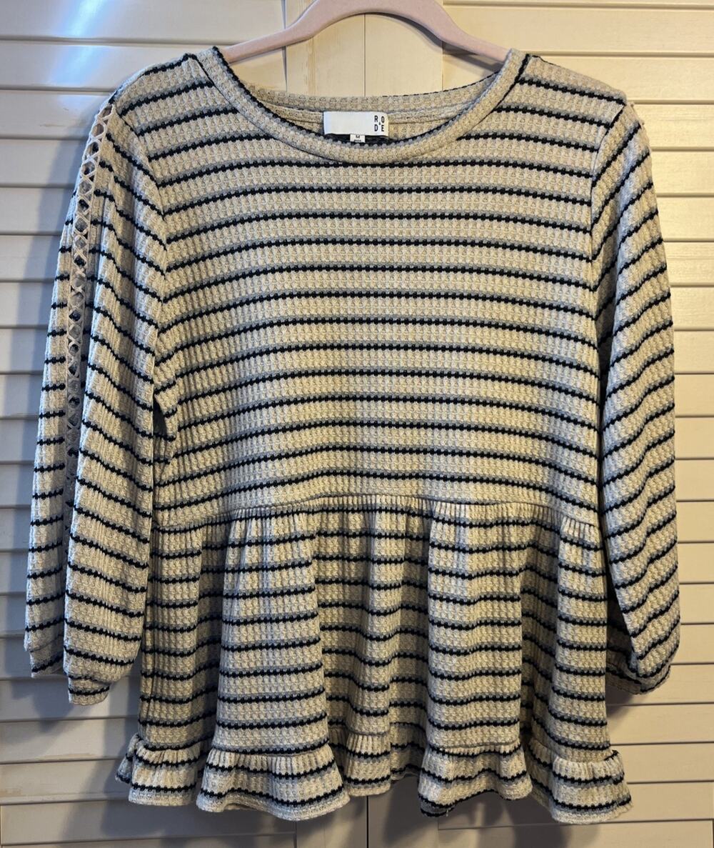 RO + DE Top Peplum Ruffle Hem Crochet Beige Striped Women's Size Medium